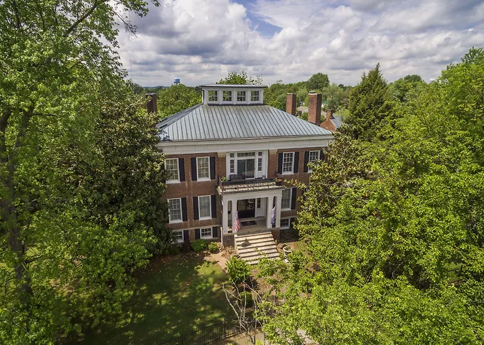 Bourbon Manor Inn